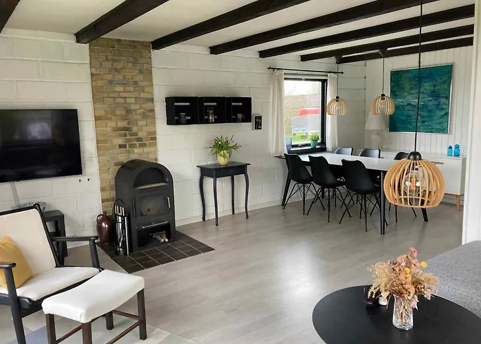 Cozy Close To The Holiday home *